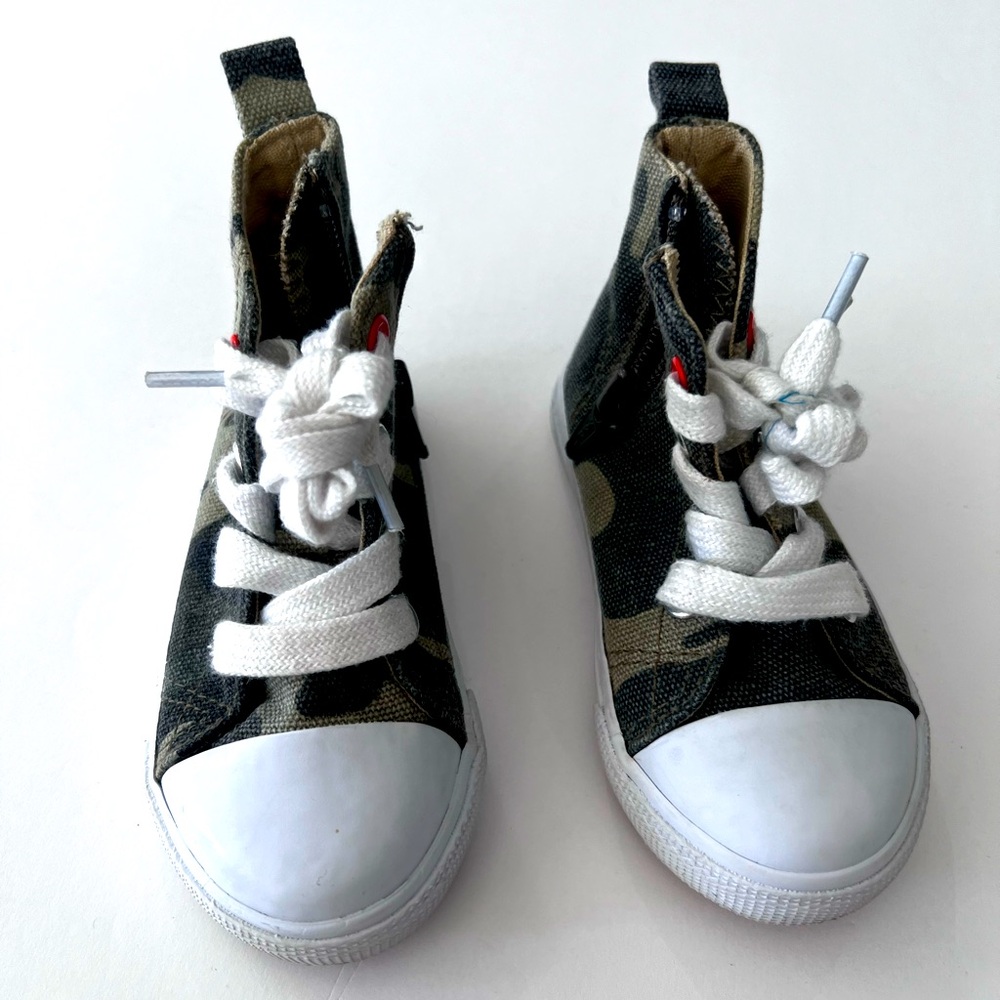 Kids High-Top Sneakers Cat & Jack Camo zipper side tennis shoes sneakers